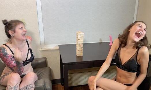 Daphne Brooks & Liss Kiss Truth or Dare Jenga 